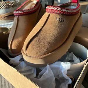 UGG Women’s Tazz slippers
